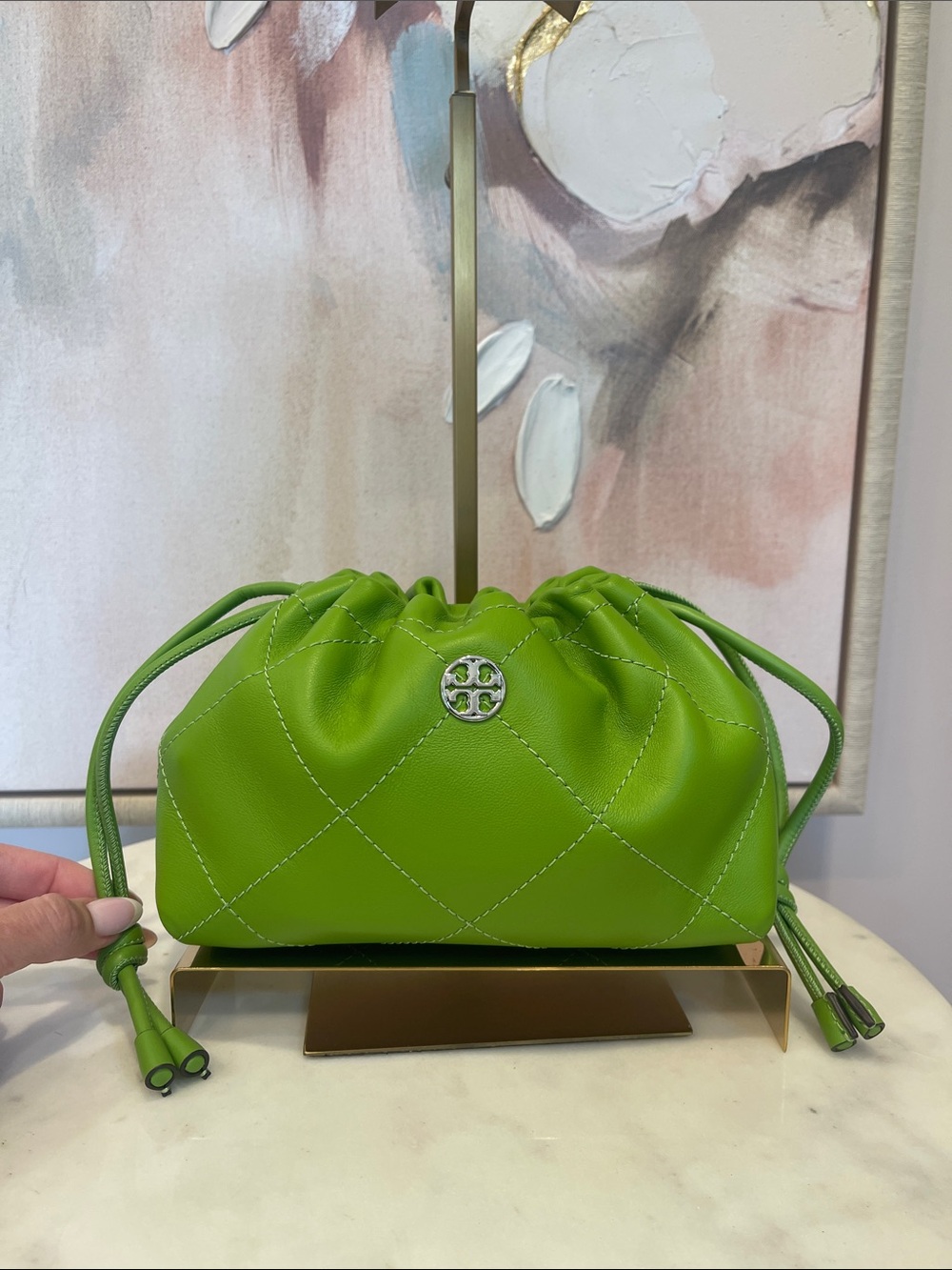 NWOT Tory Burch Green Leather Willa Soft Quilted Drawstring Crossbody